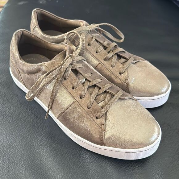 Collection by Clarks Pawley Rilee Metallic Leather Sneakers - Picture 1 of 6